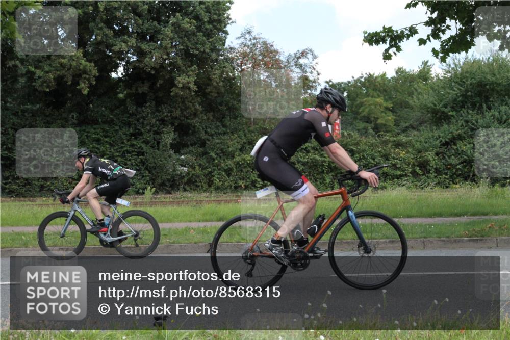 10.08.2025 - GEWOBA Citytriathlon Bremen Yannick Fuchs http://msf.ph/oto/8568315 10.08.2025 12:56:31 Radfahren 555, 567, 678, 706, 721, 737, 749, 764, 772, 782, 814, 831, 844 meine-sportfotos.de