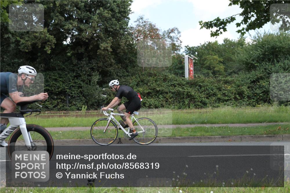 10.08.2025 - GEWOBA Citytriathlon Bremen Yannick Fuchs http://msf.ph/oto/8568319 10.08.2025 12:56:36 Radfahren 555, 567, 678, 706, 721, 737, 749, 772, 782, 814, 815, 831, 844 meine-sportfotos.de