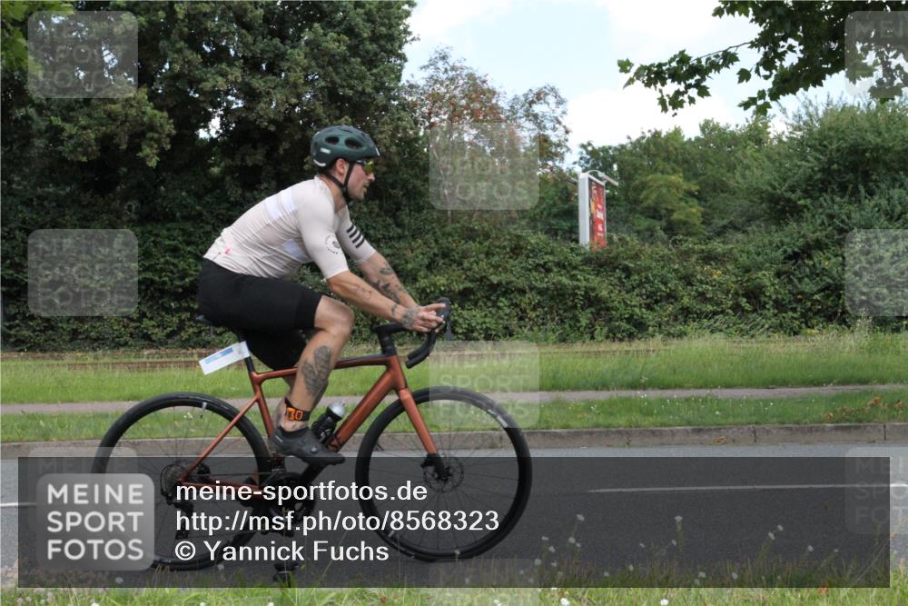 10.08.2025 - GEWOBA Citytriathlon Bremen Yannick Fuchs http://msf.ph/oto/8568323 10.08.2025 12:56:39 Radfahren 555, 567, 597, 678, 706, 721, 737, 749, 772, 782, 814, 815, 831 meine-sportfotos.de