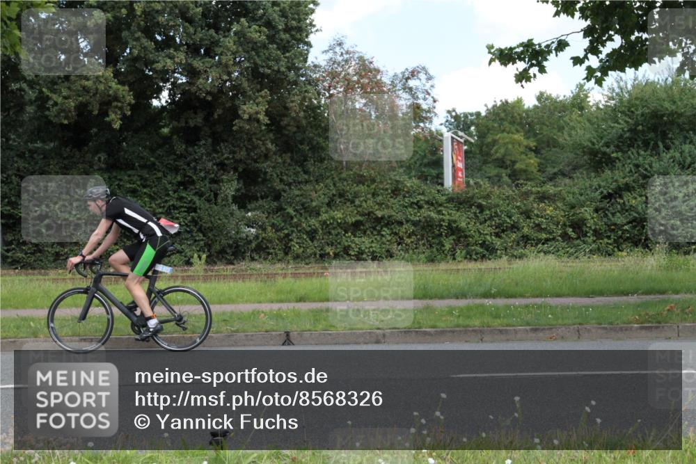 10.08.2025 - GEWOBA Citytriathlon Bremen Yannick Fuchs http://msf.ph/oto/8568326 10.08.2025 12:56:46 Radfahren 597, 706, 737, 749, 755, 772, 782, 815, 830, 831, 1014 meine-sportfotos.de