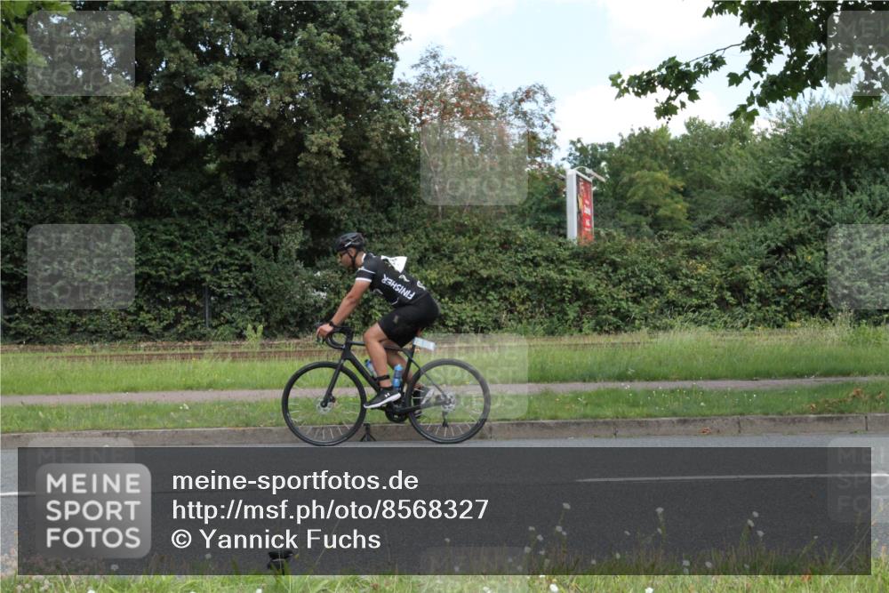 10.08.2025 - GEWOBA Citytriathlon Bremen Yannick Fuchs http://msf.ph/oto/8568327 10.08.2025 12:56:47 Radfahren 597, 672, 706, 737, 749, 755, 772, 782, 815, 830, 913, 1014 meine-sportfotos.de