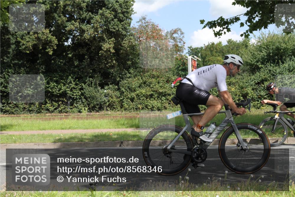 10.08.2025 - GEWOBA Citytriathlon Bremen Yannick Fuchs http://msf.ph/oto/8568346 10.08.2025 12:57:03 Radfahren 559, 672, 723, 730, 755, 758, 830, 879, 913, 940, 969, 1003, 1014 meine-sportfotos.de