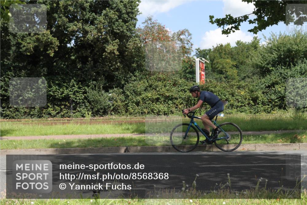 10.08.2025 - GEWOBA Citytriathlon Bremen Yannick Fuchs http://msf.ph/oto/8568368 10.08.2025 12:57:13 Radfahren 559, 572, 723, 730, 758, 849, 879, 900, 940, 969, 1003 meine-sportfotos.de