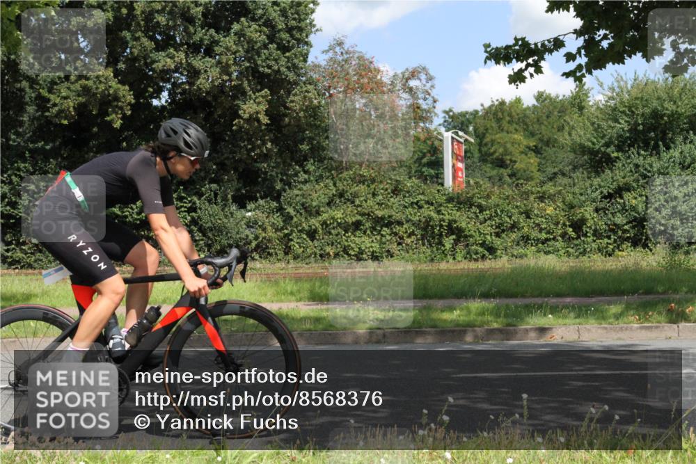 10.08.2025 - GEWOBA Citytriathlon Bremen Yannick Fuchs http://msf.ph/oto/8568376 10.08.2025 12:57:16 Radfahren 559, 572, 723, 730, 758, 849, 879, 892, 900, 940, 969, 1003 meine-sportfotos.de
