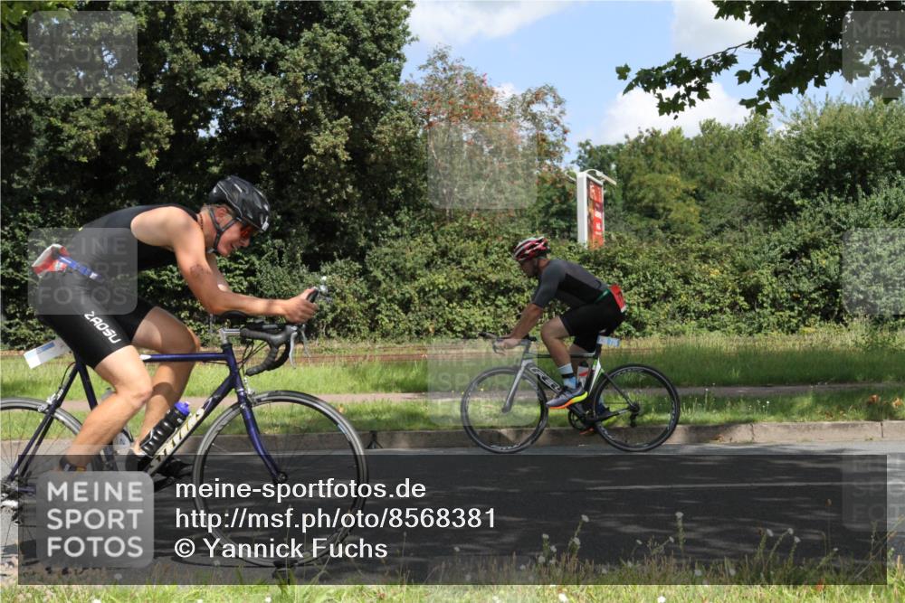 10.08.2025 - GEWOBA Citytriathlon Bremen Yannick Fuchs http://msf.ph/oto/8568381 10.08.2025 12:57:22 Radfahren 572, 690, 720, 730, 758, 849, 892, 900, 940, 969 meine-sportfotos.de