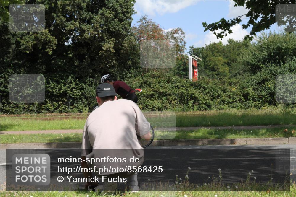 10.08.2025 - GEWOBA Citytriathlon Bremen Yannick Fuchs http://msf.ph/oto/8568425 10.08.2025 12:57:42 Radfahren 690, 720, 825, 853, 869, 1018 meine-sportfotos.de