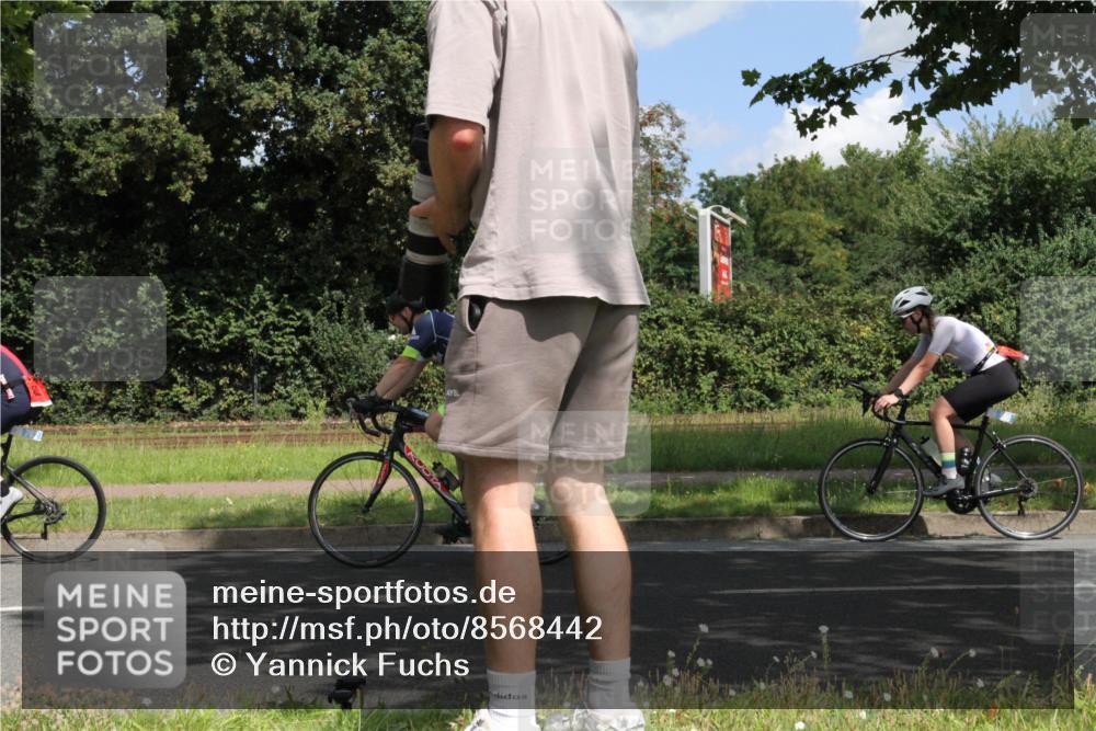 10.08.2025 - GEWOBA Citytriathlon Bremen Yannick Fuchs http://msf.ph/oto/8568442 10.08.2025 12:57:49 Radfahren 650, 660, 671, 825, 853, 869, 1018 meine-sportfotos.de