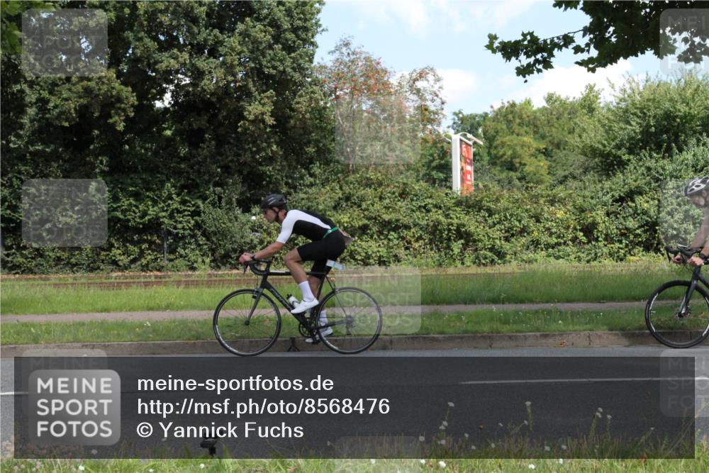 10.08.2025 - GEWOBA Citytriathlon Bremen Yannick Fuchs http://msf.ph/oto/8568476 10.08.2025 12:58:29 Radfahren 609, 619, 726, 795, 870 meine-sportfotos.de