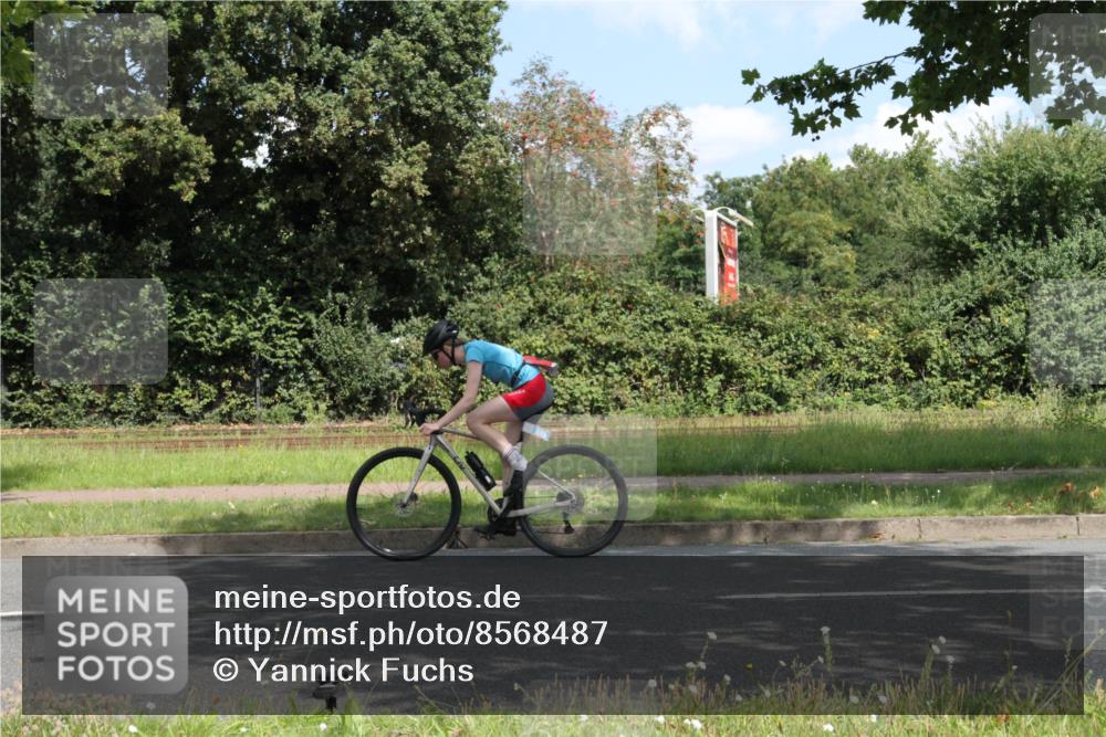 10.08.2025 - GEWOBA Citytriathlon Bremen Yannick Fuchs http://msf.ph/oto/8568487 10.08.2025 12:58:48 Radfahren 602, 609, 705, 762, 795, 802, 870, 885, 910, 921, 1038 meine-sportfotos.de