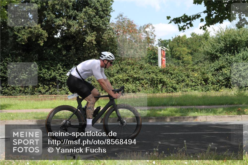 10.08.2025 - GEWOBA Citytriathlon Bremen Yannick Fuchs http://msf.ph/oto/8568494 10.08.2025 12:58:54 Radfahren 602, 705, 762, 802, 870, 885, 910, 921, 1038 meine-sportfotos.de