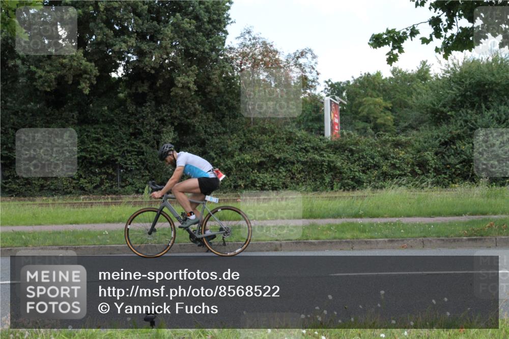 10.08.2025 - GEWOBA Citytriathlon Bremen Yannick Fuchs http://msf.ph/oto/8568522 10.08.2025 12:59:40 Radfahren 595, 644, 698, 850, 889, 907, 949, 975, 978 meine-sportfotos.de