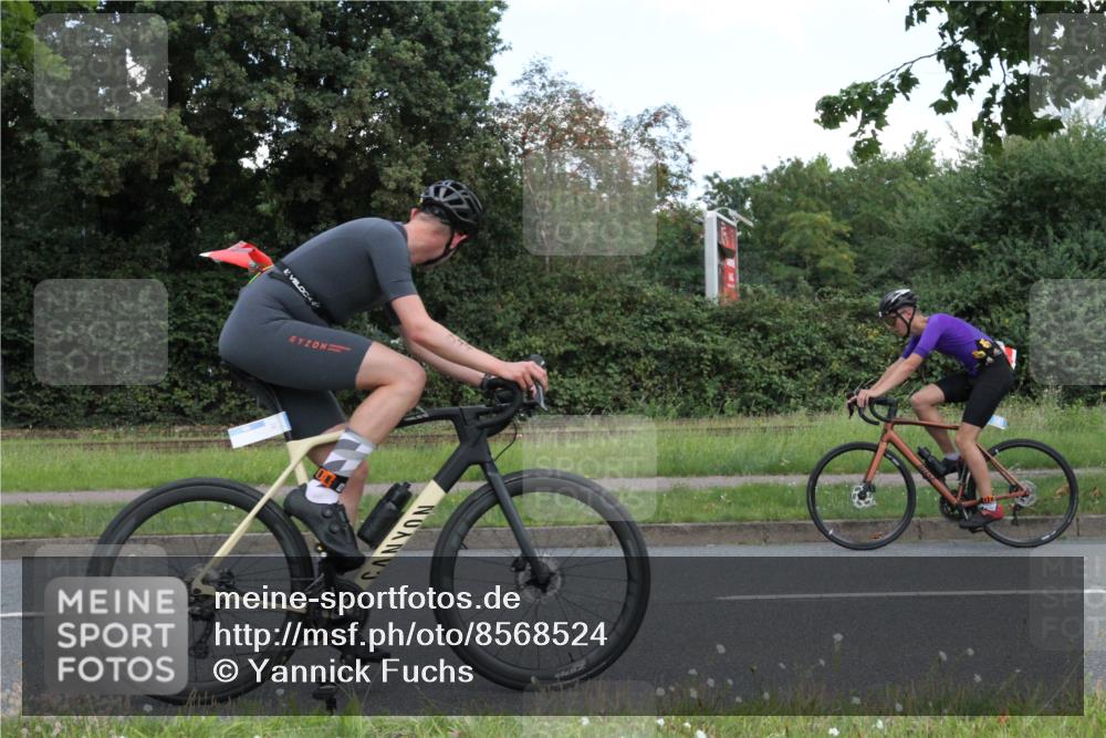 10.08.2025 - GEWOBA Citytriathlon Bremen Yannick Fuchs http://msf.ph/oto/8568524 10.08.2025 12:59:43 Radfahren 595, 614, 623, 628, 644, 698, 850, 889, 907, 934, 949 meine-sportfotos.de
