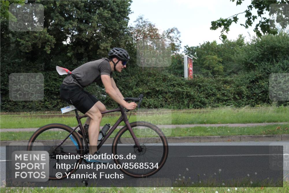 10.08.2025 - GEWOBA Citytriathlon Bremen Yannick Fuchs http://msf.ph/oto/8568534 10.08.2025 12:59:53 Radfahren 595, 614, 623, 628, 644, 698, 835, 850, 871, 889, 907, 934, 949, 1002, 1022, 1030 meine-sportfotos.de