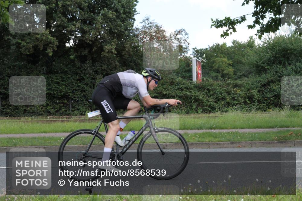 10.08.2025 - GEWOBA Citytriathlon Bremen Yannick Fuchs http://msf.ph/oto/8568539 10.08.2025 13:00:01 Radfahren 614, 623, 628, 652, 698, 803, 835, 848, 850, 871, 889, 934, 1002, 1012, 1022, 1030 meine-sportfotos.de