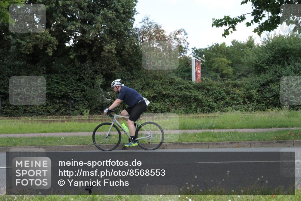 10.08.2025 - GEWOBA Citytriathlon Bremen Yannick Fuchs http://msf.ph/oto/8568553 10.08.2025 13:00:15 Radfahren 652, 665, 803, 848, 871, 983, 1012, 1022 meine-sportfotos.de