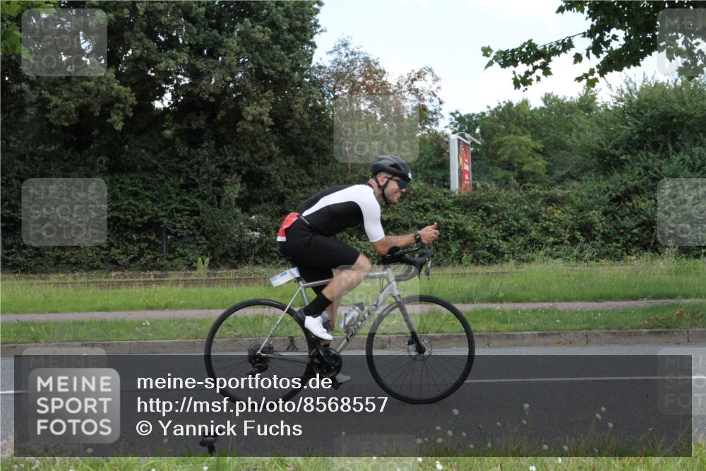 10.08.2025 - GEWOBA Citytriathlon Bremen Yannick Fuchs http://msf.ph/oto/8568557 10.08.2025 13:00:25 Radfahren 665, 803, 983 meine-sportfotos.de