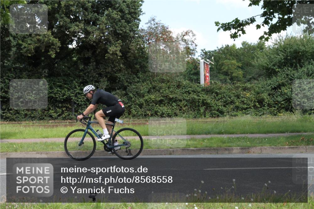 10.08.2025 - GEWOBA Citytriathlon Bremen Yannick Fuchs http://msf.ph/oto/8568558 10.08.2025 13:00:39 Radfahren 581, 613, 785, 1023 meine-sportfotos.de