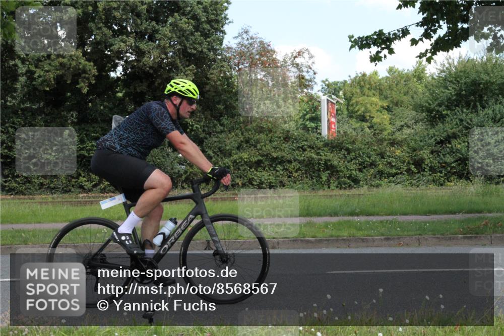 10.08.2025 - GEWOBA Citytriathlon Bremen Yannick Fuchs http://msf.ph/oto/8568567 10.08.2025 13:00:49 Radfahren 581, 613, 669, 677, 785, 862, 1023 meine-sportfotos.de
