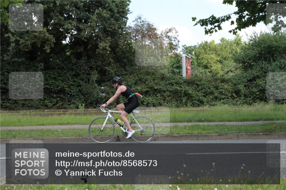 10.08.2025 - GEWOBA Citytriathlon Bremen Yannick Fuchs http://msf.ph/oto/8568573 10.08.2025 13:00:57 Radfahren 613, 646, 669, 677, 684, 713, 837, 862, 944, 1023 meine-sportfotos.de
