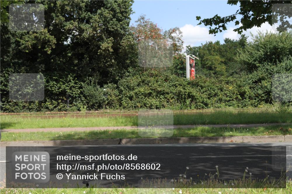 10.08.2025 - GEWOBA Citytriathlon Bremen Yannick Fuchs http://msf.ph/oto/8568602 10.08.2025 13:01:41 Radfahren 608, 663, 703, 716, 754, 800, 816, 819, 828, 851, 923, 953 meine-sportfotos.de