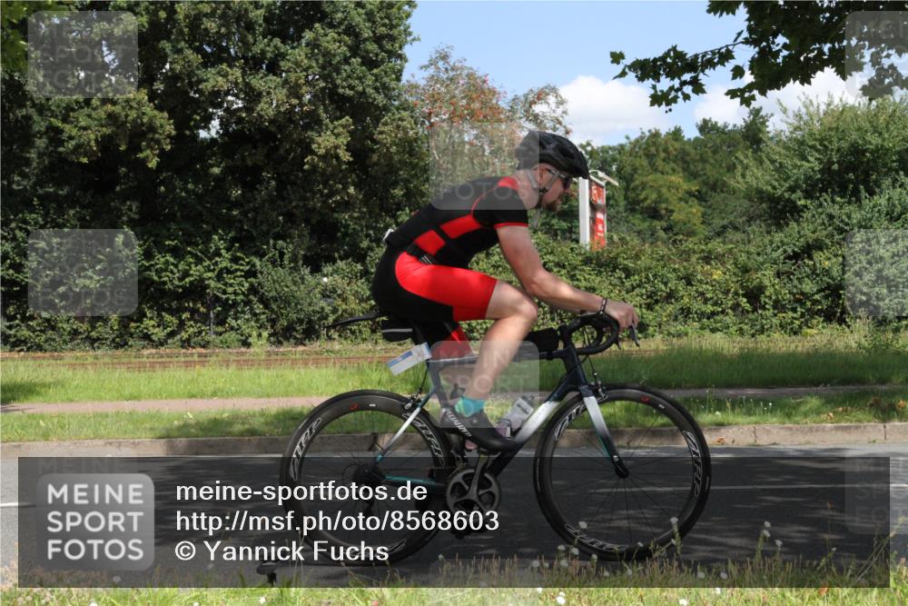10.08.2025 - GEWOBA Citytriathlon Bremen Yannick Fuchs http://msf.ph/oto/8568603 10.08.2025 13:01:41 Radfahren 608, 663, 703, 716, 754, 800, 816, 819, 828, 851, 923, 953 meine-sportfotos.de