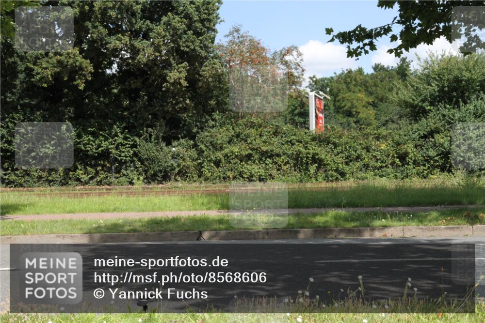 10.08.2025 - GEWOBA Citytriathlon Bremen Yannick Fuchs http://msf.ph/oto/8568606 10.08.2025 13:01:42 Radfahren 608, 663, 703, 716, 754, 800, 816, 819, 828, 851, 923, 953 meine-sportfotos.de