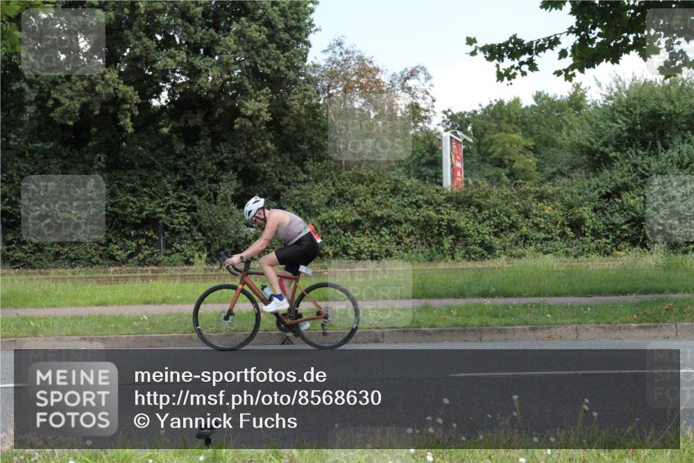 10.08.2025 - GEWOBA Citytriathlon Bremen Yannick Fuchs http://msf.ph/oto/8568630 10.08.2025 13:02:08 Radfahren 586, 731, 842, 964, 1011 meine-sportfotos.de