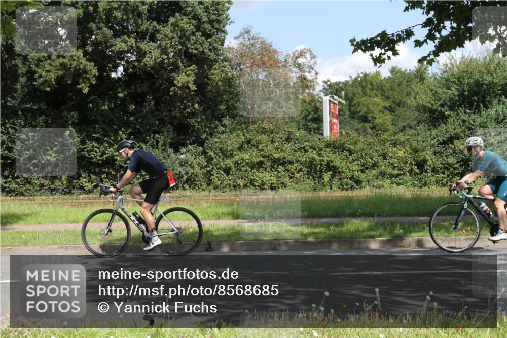 10.08.2025 - GEWOBA Citytriathlon Bremen Yannick Fuchs http://msf.ph/oto/8568685 10.08.2025 13:02:59 Radfahren 668, 693, 911, 945, 1020 meine-sportfotos.de