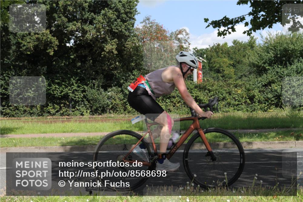 10.08.2025 - GEWOBA Citytriathlon Bremen Yannick Fuchs http://msf.ph/oto/8568698 10.08.2025 13:03:07 Radfahren 651, 668, 693, 898, 945, 1020 meine-sportfotos.de