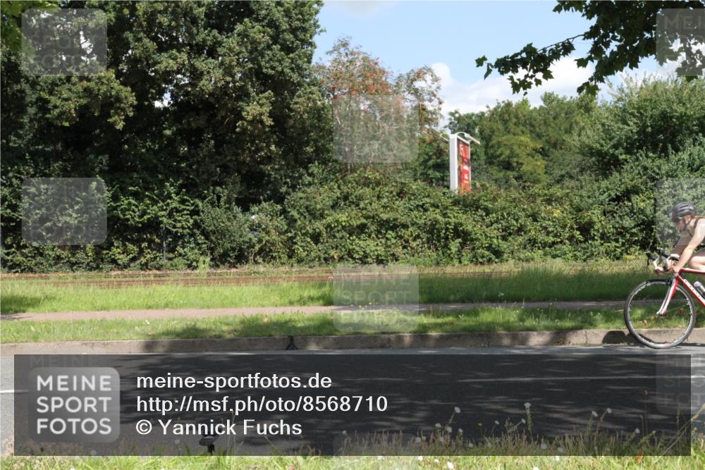 10.08.2025 - GEWOBA Citytriathlon Bremen Yannick Fuchs http://msf.ph/oto/8568710 10.08.2025 13:03:17 Radfahren 633, 651, 668, 693, 727, 748, 898, 945, 954 meine-sportfotos.de