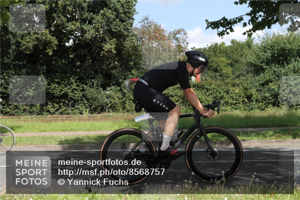 10.08.2025 - GEWOBA Citytriathlon Bremen Yannick Fuchs http://msf.ph/oto/8568757 10.08.2025 13:03:43 Radfahren 676, 753, 812, 823, 908, 925, 1007 meine-sportfotos.de