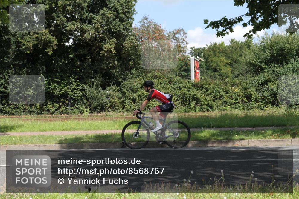 10.08.2025 - GEWOBA Citytriathlon Bremen Yannick Fuchs http://msf.ph/oto/8568767 10.08.2025 13:03:46 Radfahren 574, 676, 753, 812, 823, 908, 925, 965, 1007 meine-sportfotos.de