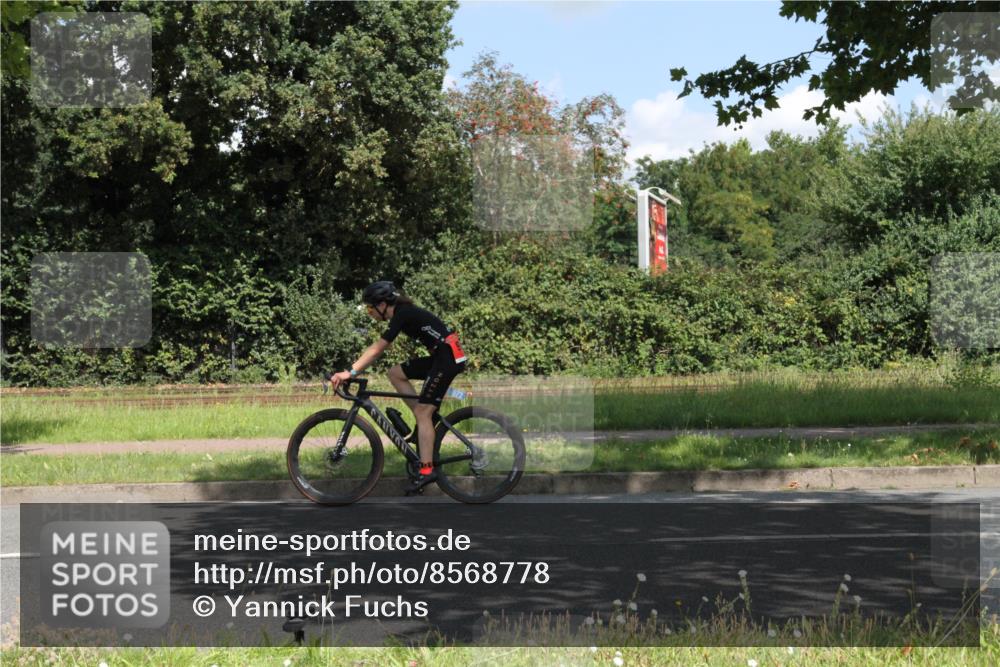 10.08.2025 - GEWOBA Citytriathlon Bremen Yannick Fuchs http://msf.ph/oto/8568778 10.08.2025 13:03:50 Radfahren 574, 676, 685, 753, 812, 823, 908, 965, 1007 meine-sportfotos.de