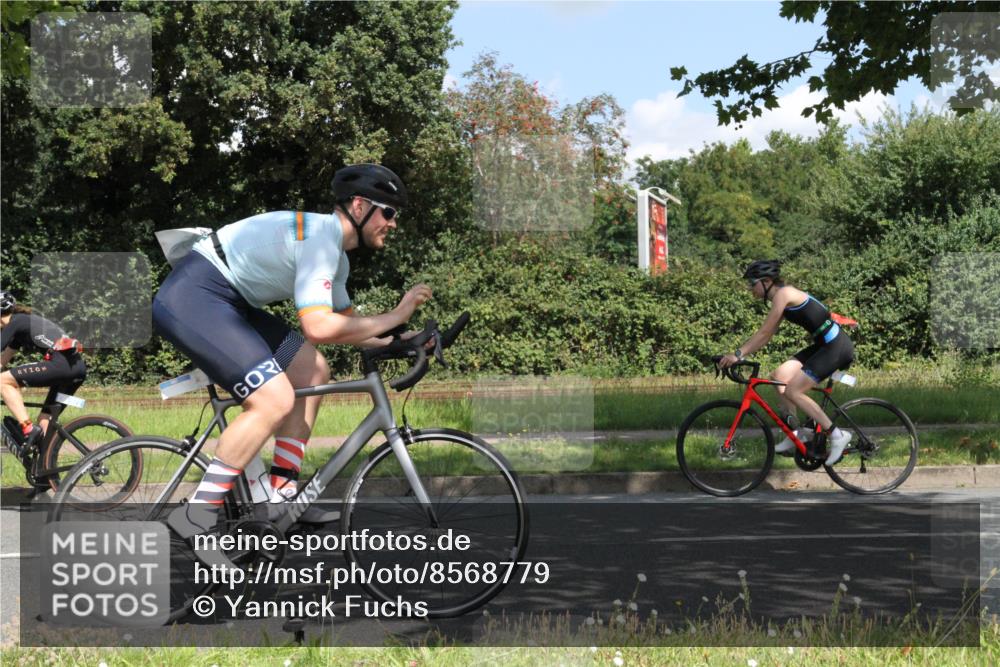 10.08.2025 - GEWOBA Citytriathlon Bremen Yannick Fuchs http://msf.ph/oto/8568779 10.08.2025 13:03:50 Radfahren 574, 676, 685, 753, 812, 823, 908, 965, 1007 meine-sportfotos.de
