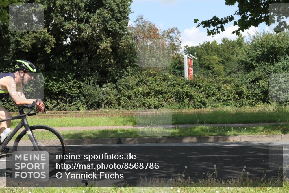10.08.2025 - GEWOBA Citytriathlon Bremen Yannick Fuchs http://msf.ph/oto/8568786 10.08.2025 13:03:53 Radfahren 574, 576, 676, 685, 753, 812, 823, 908, 965, 1007 meine-sportfotos.de