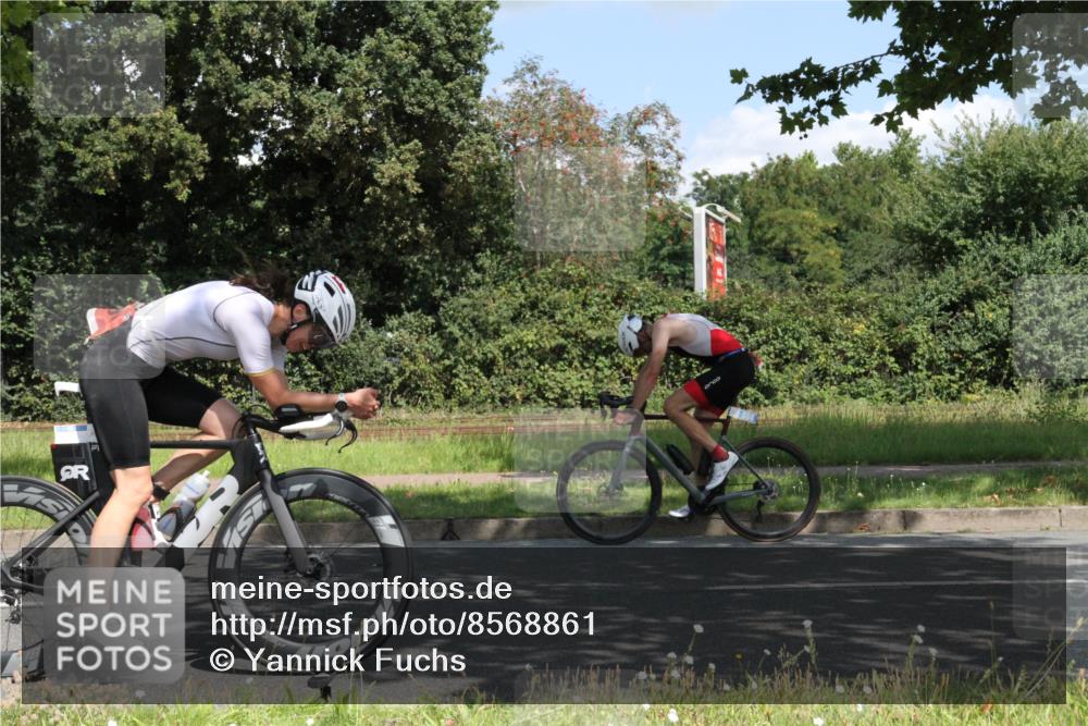 10.08.2025 - GEWOBA Citytriathlon Bremen Yannick Fuchs http://msf.ph/oto/8568861 10.08.2025 13:04:19 Radfahren 605, 625, 640, 674, 697, 760, 769, 786, 799, 875, 946, 960, 963, 1013, 1036 meine-sportfotos.de