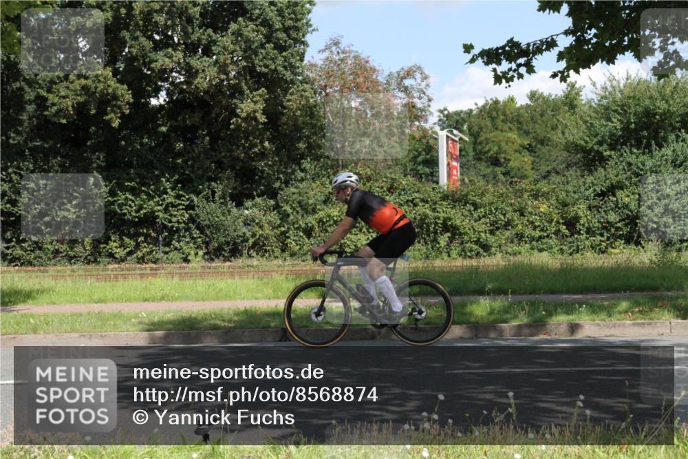 10.08.2025 - GEWOBA Citytriathlon Bremen Yannick Fuchs http://msf.ph/oto/8568874 10.08.2025 13:04:23 Radfahren 640, 674, 751, 760, 769, 799, 808, 875, 946, 960, 1013, 1036 meine-sportfotos.de