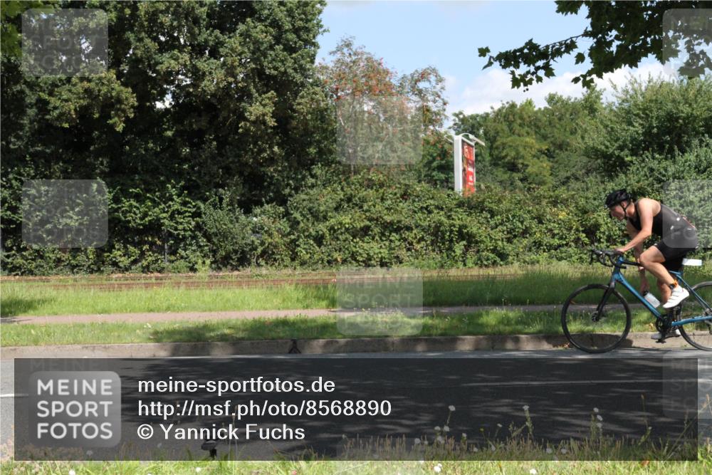10.08.2025 - GEWOBA Citytriathlon Bremen Yannick Fuchs http://msf.ph/oto/8568890 10.08.2025 13:04:29 Radfahren 583, 674, 675, 751, 799, 808, 875, 939, 960 meine-sportfotos.de