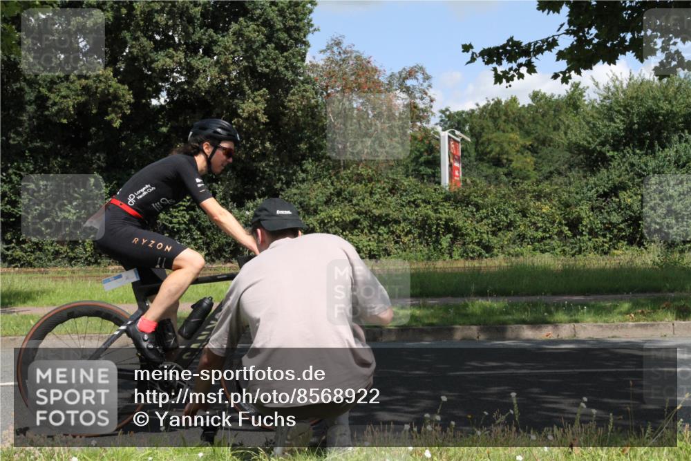 10.08.2025 - GEWOBA Citytriathlon Bremen Yannick Fuchs http://msf.ph/oto/8568922 10.08.2025 13:04:47 Radfahren 583, 629, 675, 808, 909, 929, 930, 939, 951 meine-sportfotos.de