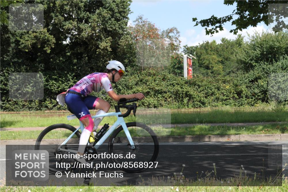 10.08.2025 - GEWOBA Citytriathlon Bremen Yannick Fuchs http://msf.ph/oto/8568927 10.08.2025 13:04:52 Radfahren 590, 629, 745, 909, 929, 930, 951 meine-sportfotos.de