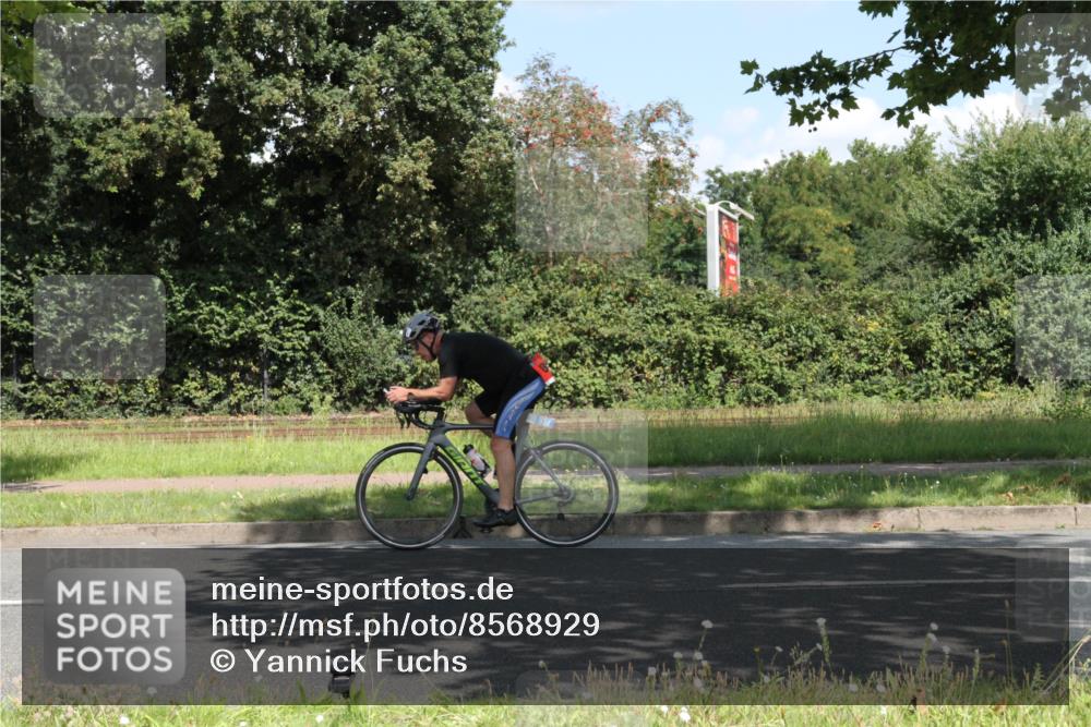 10.08.2025 - GEWOBA Citytriathlon Bremen Yannick Fuchs http://msf.ph/oto/8568929 10.08.2025 13:04:57 Radfahren 590, 629, 645, 745, 909, 929, 930, 951, 1010 meine-sportfotos.de