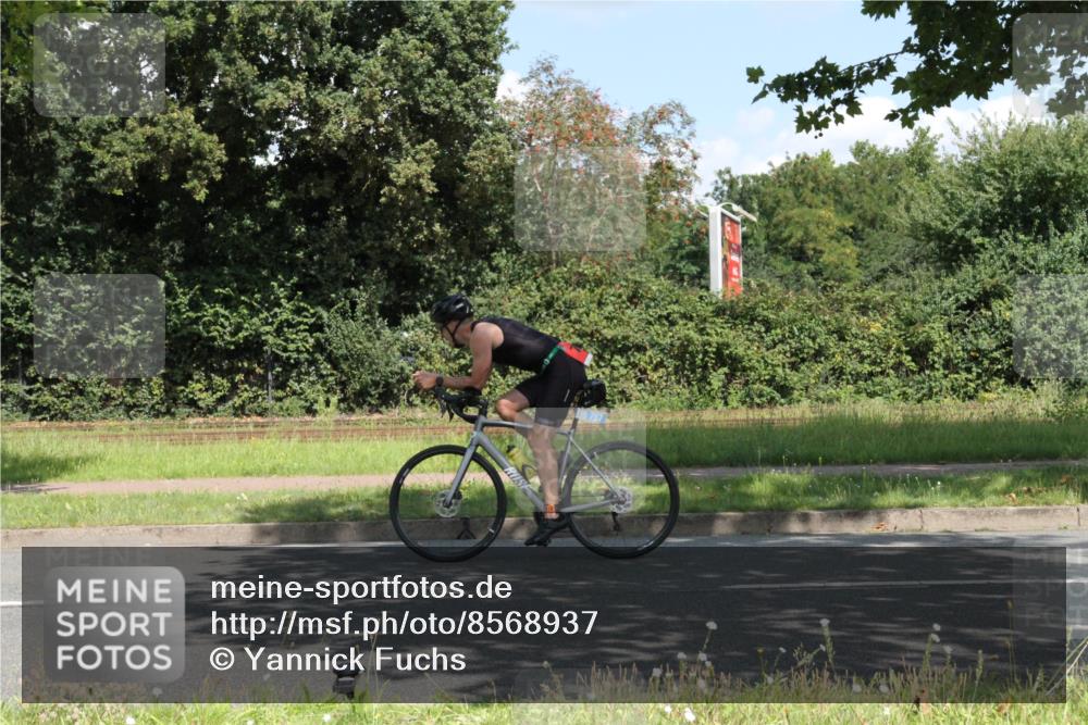 10.08.2025 - GEWOBA Citytriathlon Bremen Yannick Fuchs http://msf.ph/oto/8568937 10.08.2025 13:05:05 Radfahren 590, 629, 645, 745, 884, 916, 928, 929, 951, 958, 1010 meine-sportfotos.de