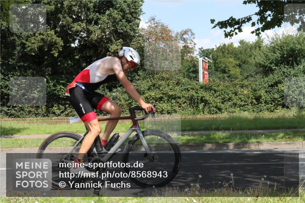 10.08.2025 - GEWOBA Citytriathlon Bremen Yannick Fuchs http://msf.ph/oto/8568943 10.08.2025 13:05:14 Radfahren 587, 622, 641, 645, 745, 884, 916, 928, 943, 958, 1010 meine-sportfotos.de