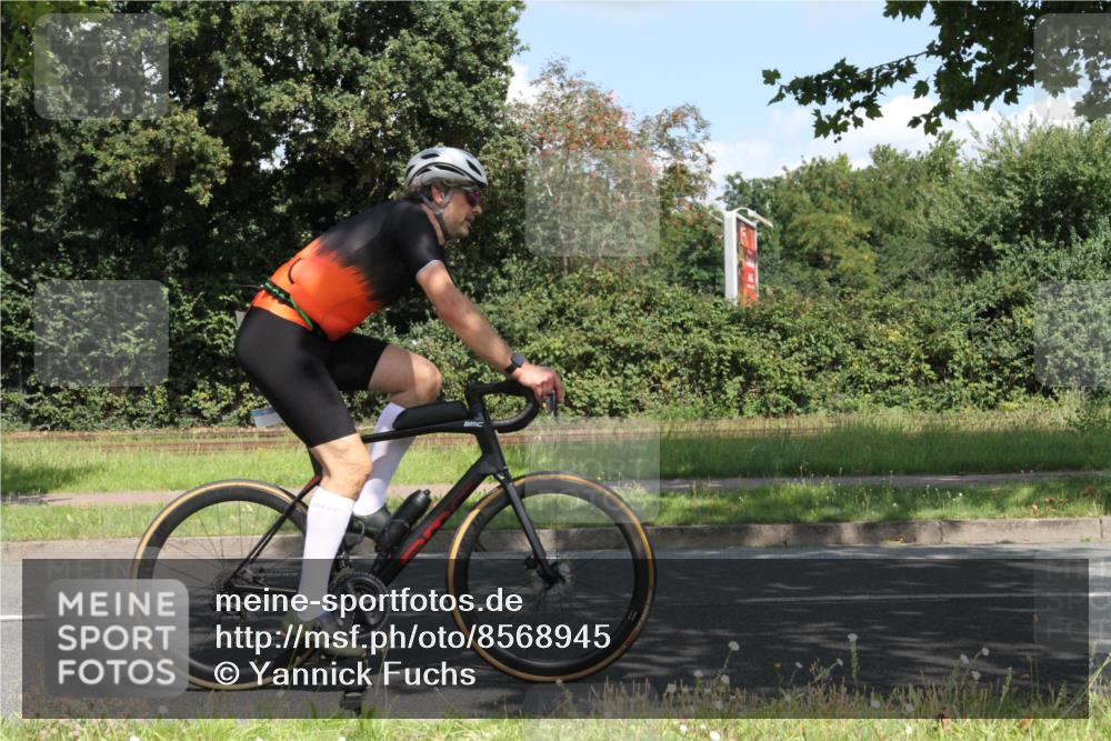 10.08.2025 - GEWOBA Citytriathlon Bremen Yannick Fuchs http://msf.ph/oto/8568945 10.08.2025 13:05:17 Radfahren 587, 622, 641, 645, 659, 884, 916, 928, 943, 958, 1010 meine-sportfotos.de