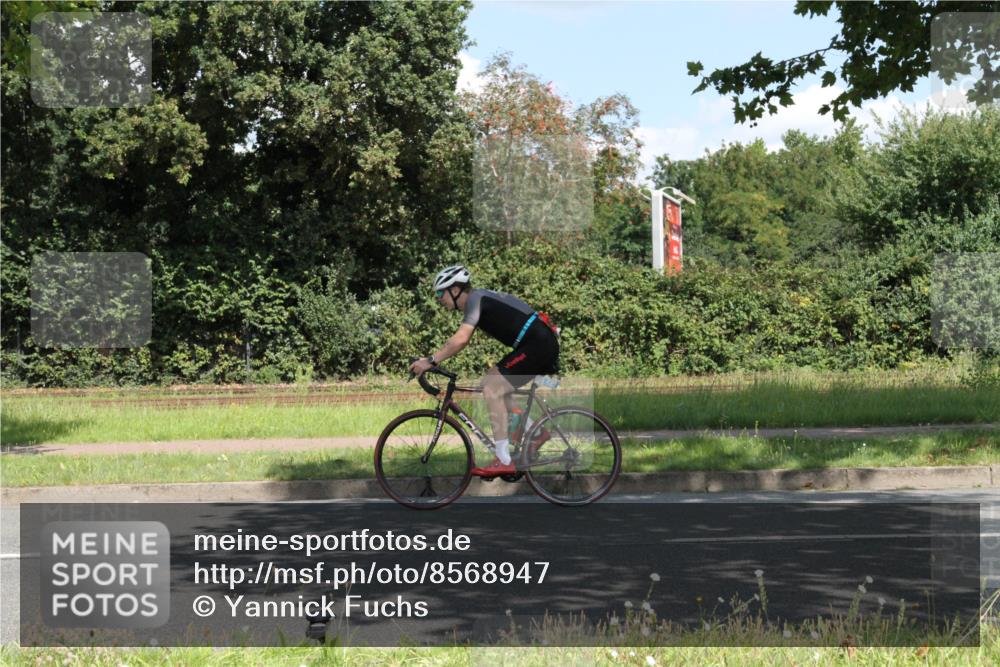 10.08.2025 - GEWOBA Citytriathlon Bremen Yannick Fuchs http://msf.ph/oto/8568947 10.08.2025 13:05:19 Radfahren 587, 622, 641, 659, 884, 916, 928, 943, 958, 1010 meine-sportfotos.de