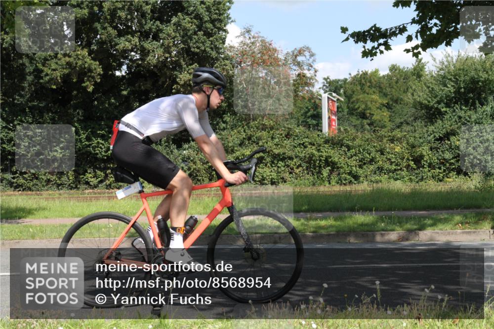 10.08.2025 - GEWOBA Citytriathlon Bremen Yannick Fuchs http://msf.ph/oto/8568954 10.08.2025 13:05:28 Radfahren 587, 615, 622, 627, 641, 659, 809, 876, 897, 943, 958 meine-sportfotos.de