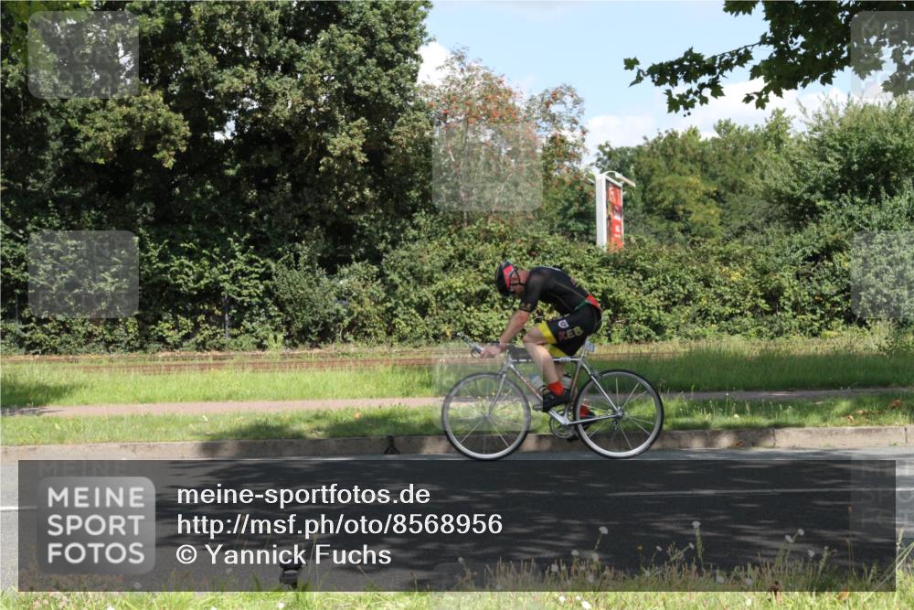 10.08.2025 - GEWOBA Citytriathlon Bremen Yannick Fuchs http://msf.ph/oto/8568956 10.08.2025 13:05:32 Radfahren 587, 615, 622, 627, 641, 659, 746, 809, 876, 897, 943 meine-sportfotos.de