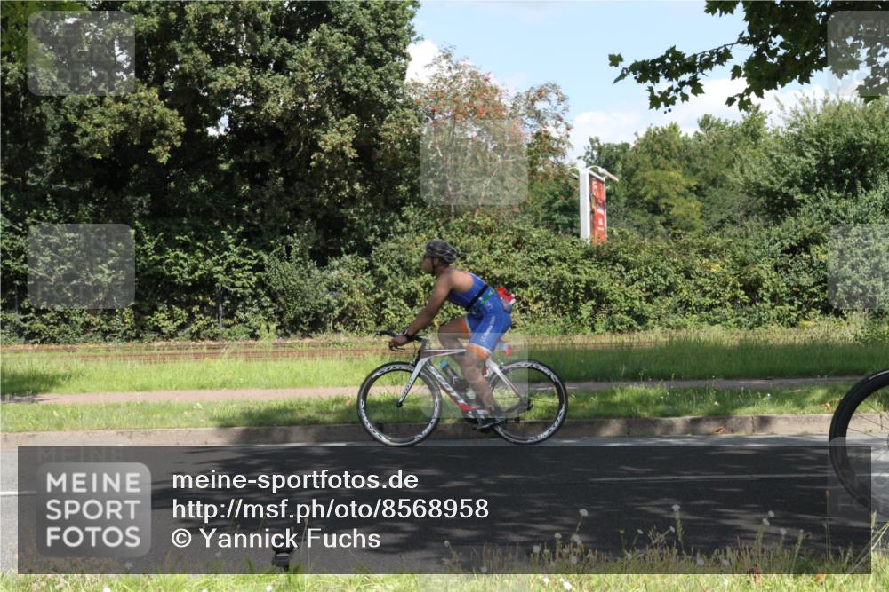 10.08.2025 - GEWOBA Citytriathlon Bremen Yannick Fuchs http://msf.ph/oto/8568958 10.08.2025 13:05:35 Radfahren 615, 627, 641, 659, 746, 809, 876, 897, 943 meine-sportfotos.de