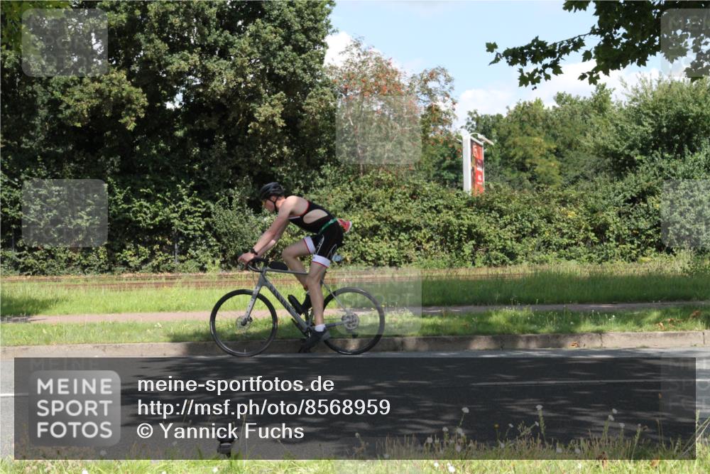 10.08.2025 - GEWOBA Citytriathlon Bremen Yannick Fuchs http://msf.ph/oto/8568959 10.08.2025 13:05:36 Radfahren 615, 627, 659, 746, 809, 876, 897, 943 meine-sportfotos.de