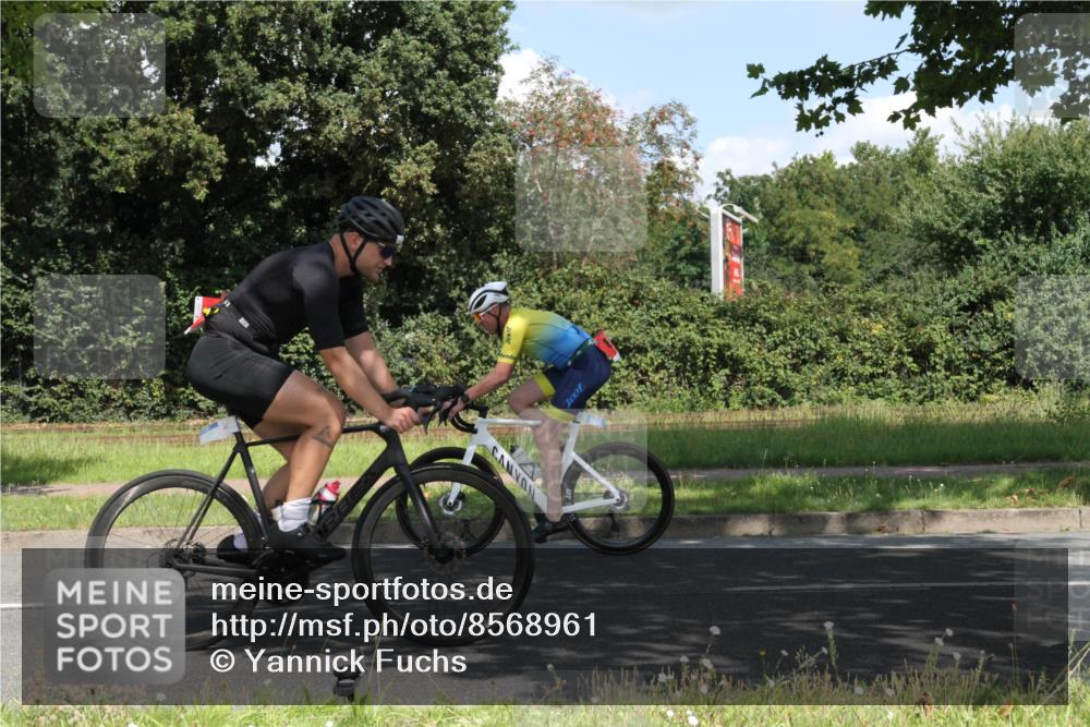 10.08.2025 - GEWOBA Citytriathlon Bremen Yannick Fuchs http://msf.ph/oto/8568961 10.08.2025 13:05:37 Radfahren 615, 616, 627, 659, 746, 809, 876, 897, 943 meine-sportfotos.de
